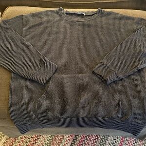 Women’s pull over with pocket.